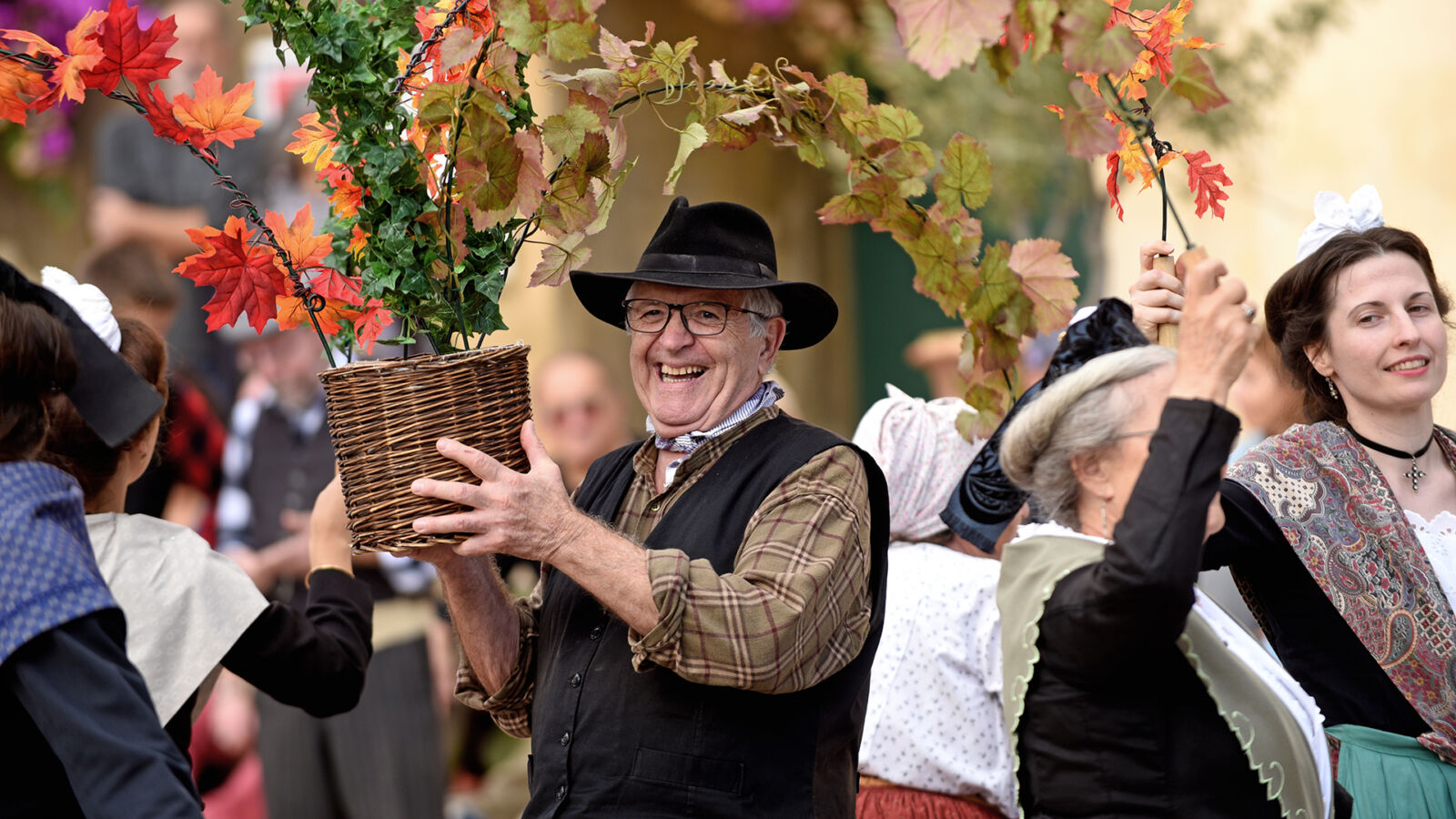 Les vendanges de l'histoire à Chusclan, grande fête du terroir et des traditions vigneronnes au coeur de la Provence Occitane