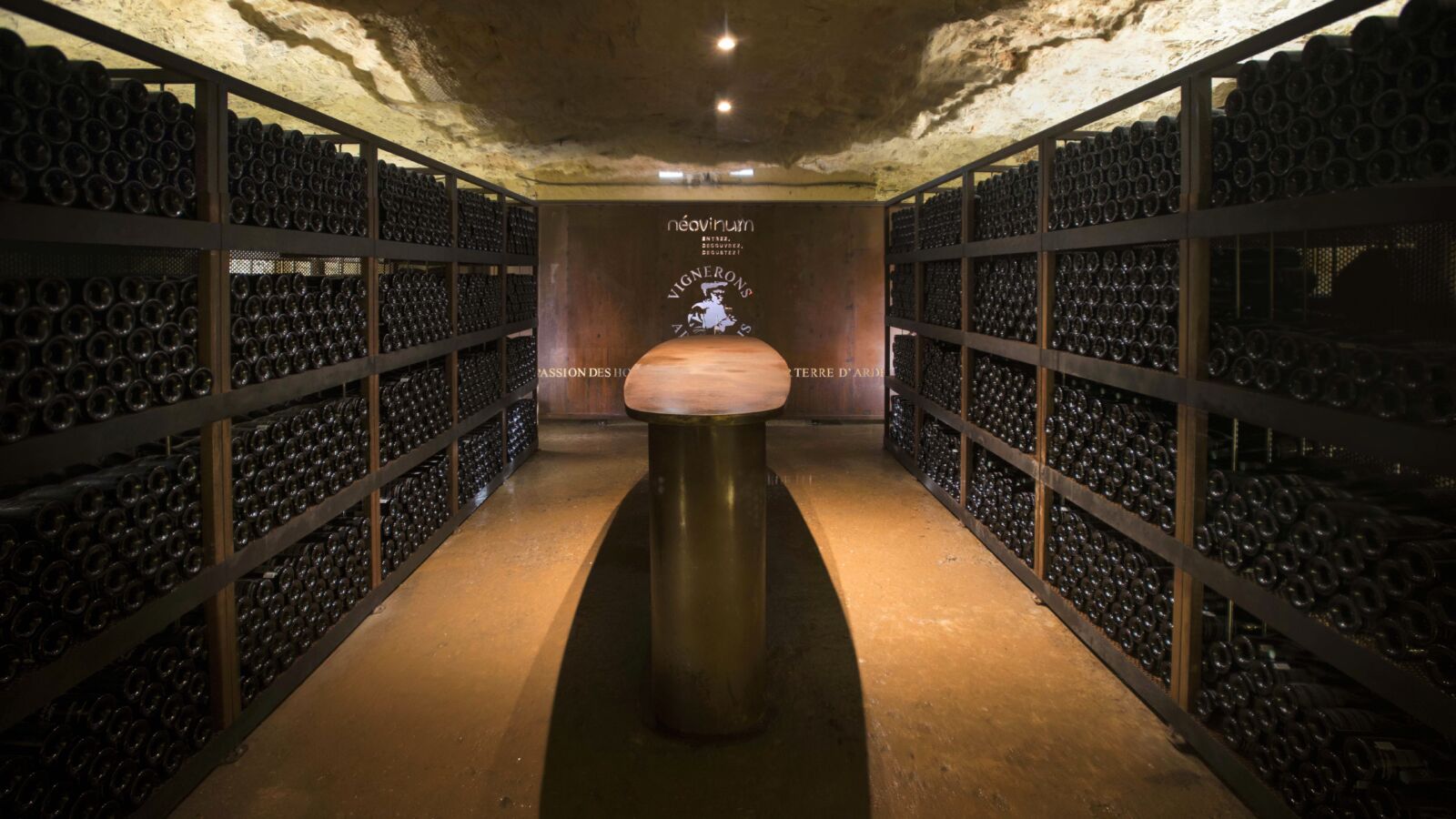 La Vinothèque dans la grotte